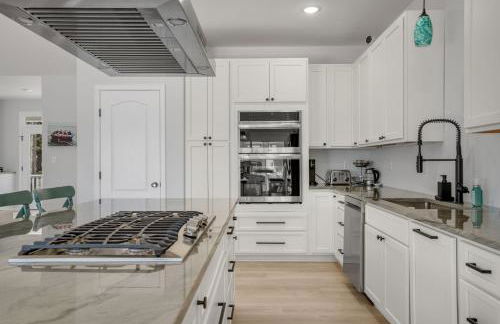 Mulligan Home - Waterfront, boat dock & community pools! - Foto 10