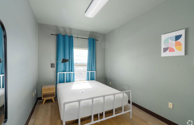 Brewster Hall - Photo 8