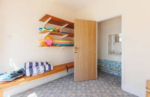 Rookley Farm Lodge Charming Manor Pool House with Heated Pool, Tennis Court & Gardens - Isle of Wight Rural Countryside Escape - Foto 45