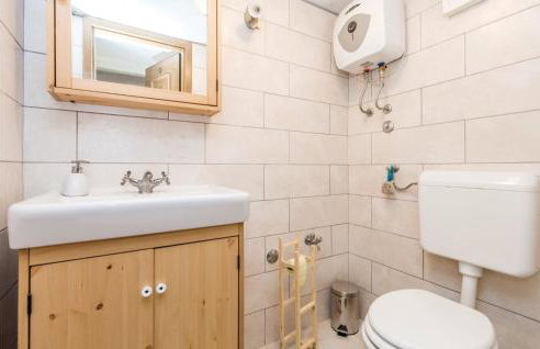 Stunning Home In Jurdani With Wifi - Photo 34