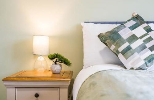 Centrally Located 4BR House By Hyped Properties Short Term Rental Agency With Free Parking Wolverhampton - Foto 21