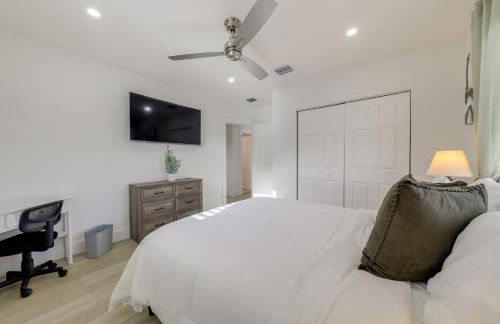 3 Mi to Hard Rock Stadium Retreat with Private Yard - Photo 13