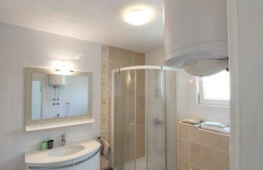 Charmy Apartments with Pool - Foto 13