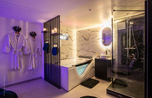 Love Room 91 avec Jacuzzi XXL - 15min Orly - 30 min Paris - Foto 2