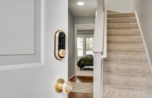 Peaceful Luxury 3 beds*Lake*Kitchen*LaundryMetro - Foto 1