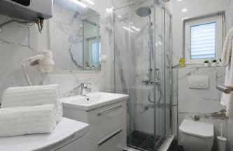 IPS Apartment with free parking - Photo 9