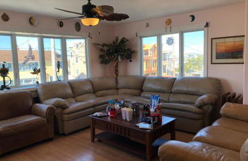 Beach House Retreats 6-just 30 Steps from the Beach with Rooftop Hot Tub and Gourmet Kitchen - Foto 5