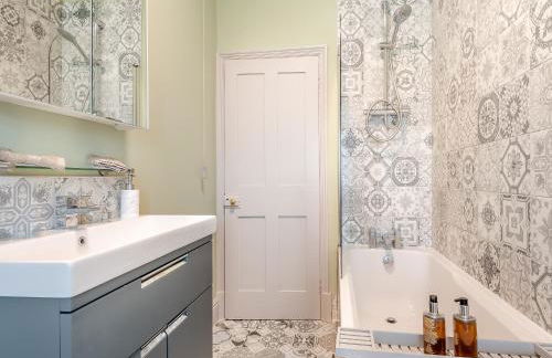 Lodge Cottage - Photo 16