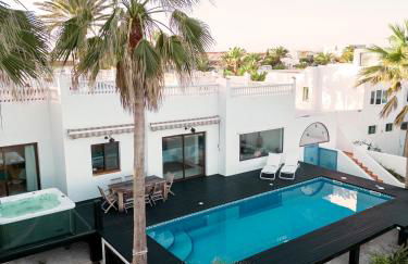 Villa Los Flamencos by Veaco- Beachfront & pool - Photo 11