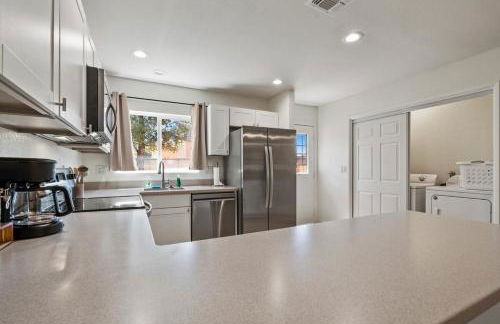 l NEW l Fully Remodeled 3BR 2BTH l 1 Min to Veterans Memorial Park - Foto 39