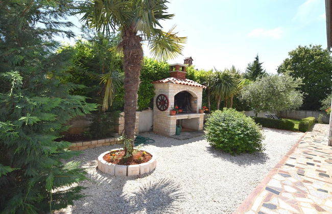 Lovable Apartment, Pool With Deckchairs, Fenced Garden With Grill, Wifi and Airco - Foto 13