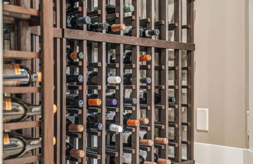 Luxury Stay with Golf Simulator and 3 King Bedrooms - Foto 45