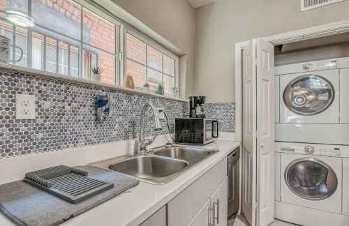 Close to All, Restful Duplex A in Downtown, UTEP, Hospitals - Foto 27