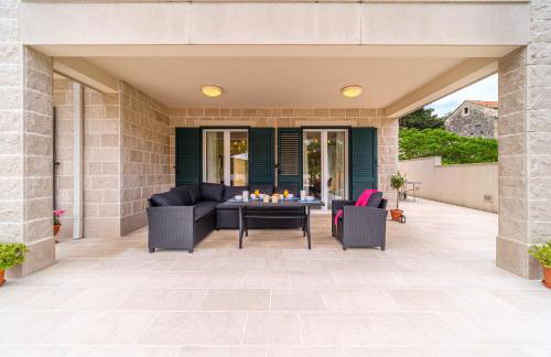 Villa Janie with a pool for up to 16 people - Photo 57