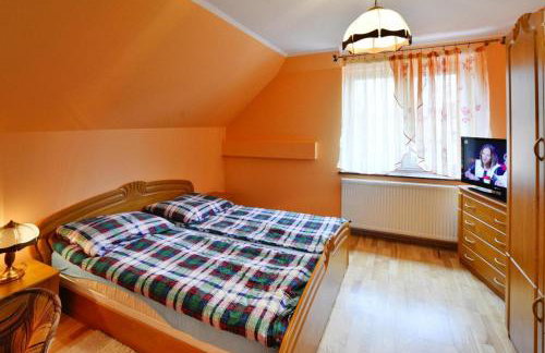 Cottage by Lake Ostrowieckie With Private Beach - Foto 16