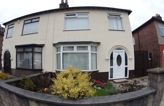 Strawberry Field House - Photo 1