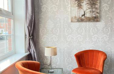 Spacious 5-Bed Detached House, Sleeps 10, Parking - Photo 19