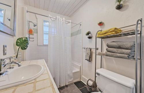 Peaceful Bungalow with Fenced Yard near Shops and Cafes - Photo 18