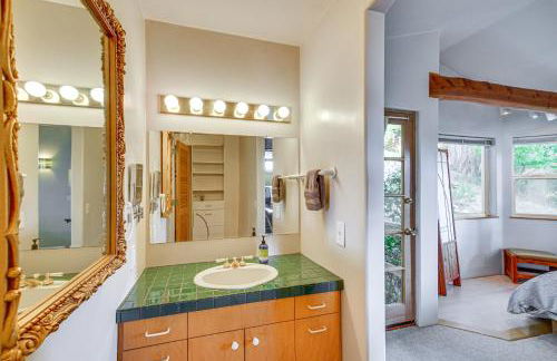 Gig Harbor Home Large Deck, Outdoor Dining Area - Foto 23