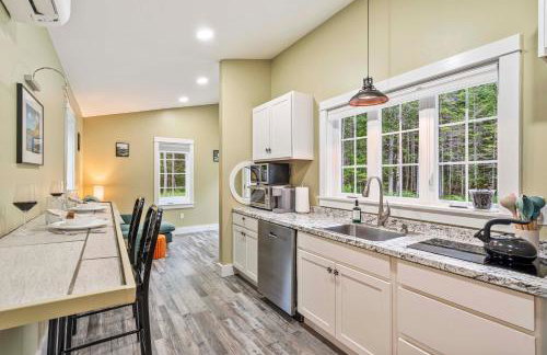 Secluded Bungalow Near Acadia and Bar Harbor -Private, Pet Friendly, Fire Pit - Foto 24