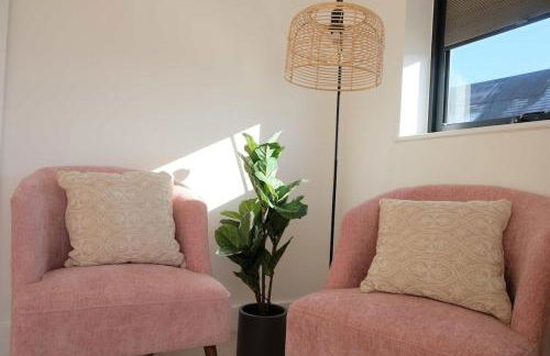 Still Waters - Luxury Lakeside Retreat with Hot Tub - Photo 39