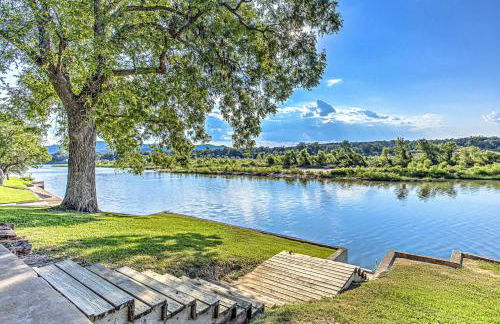 Waterfront 3BR Retreat - Pool & Hot Tub - Foto 2