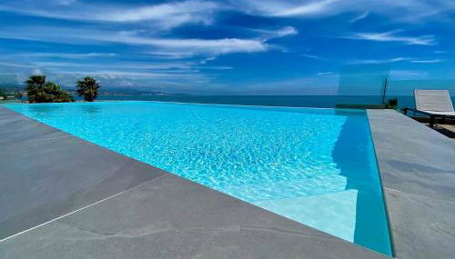 Appartement climatisé les pieds dans l'eau pour 6 personnes avec 1 suite parentale, 1 chambre double et 1 mini chambre Piscine sur le toit clim garage - Foto 4