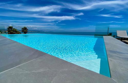 Appartement climatisé les pieds dans l'eau pour 6 personnes avec 1 suite parentale, 1 chambre double et 1 mini chambre Piscine sur le toit clim garage - Foto 4