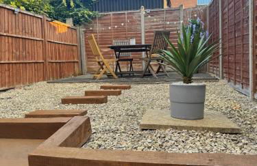 Stylish 3-Bedroom Home, Patio & High-Speed Wi-Fi - Foto 55