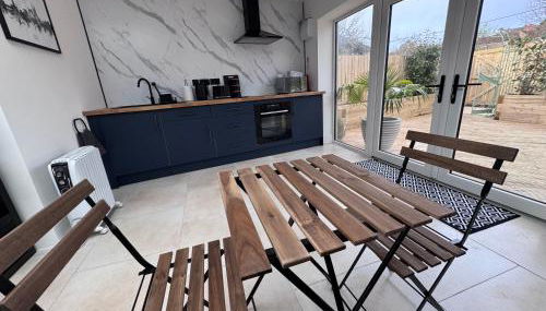 The Hide Away By The Garden Spa Stays - Hot Tub - Foto 3