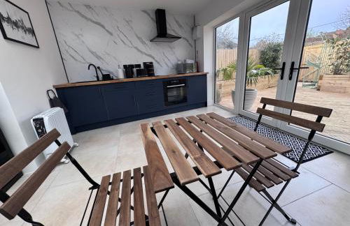 The Hide Away By The Garden Spa Stays - Hot Tub - Foto 3