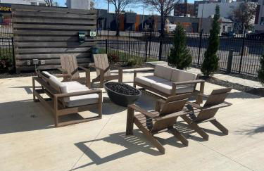 Fall Deals!! Modern 1 BR and Sleeper Sofa in Heart of Midtown Kansas City! - Foto 14