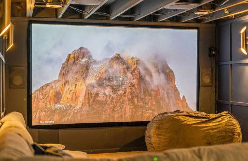 Zestlife-LuxuryEscape-ThemedRooms-Pool-GameRoom - Foto 6