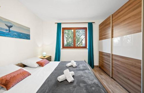 Awesome Home In Tinj With Jacuzzi - Photo 21