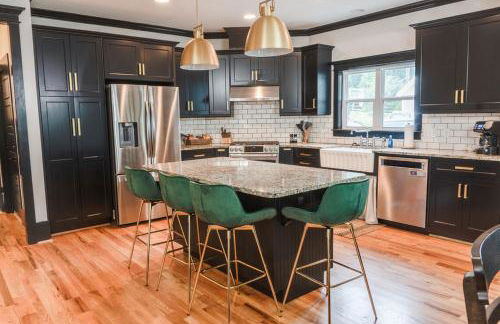 Luxurious Lake Front Estate, Sleeps 20, Game Room and Pet Friendly - Foto 10