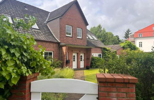 Spacious Ensemble Hecht Right On The Eider River - Photo 2