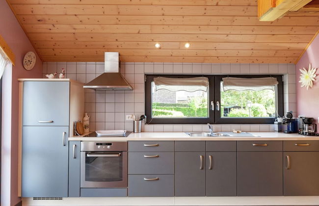 La Roche Cozy Forest Escape - Photo 6