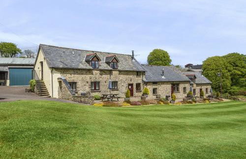 Smiddy Cottage, Historic Village Hub with Spacious Lounge, High Ceilings, and Wood Stove - Foto 3