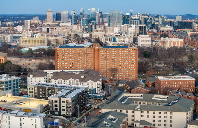 Prime Walkable Midtown Location Pool Gym Outlaw s Den by Avantstay - Foto 40