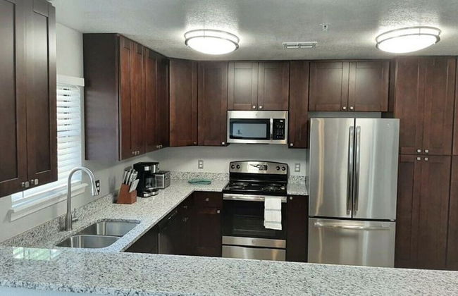 Private Bedroom Suite - Communal House near Integris Private - Photo 26