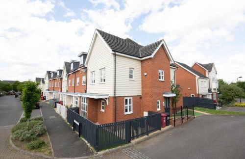 Radiant Retreat Ideal for LegoLand, Windsor, & LHR - Foto 32