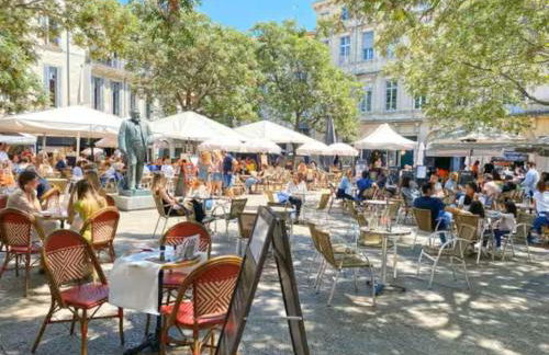 Charming 1 Bedroom Apartment with terrace air conditioning and private parking - Photo 12