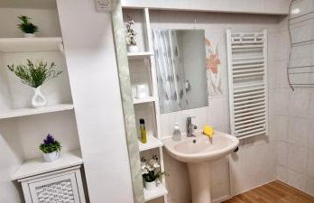 Friendly family apartment comfort sleep 6 close to tube bus airport - Foto 59