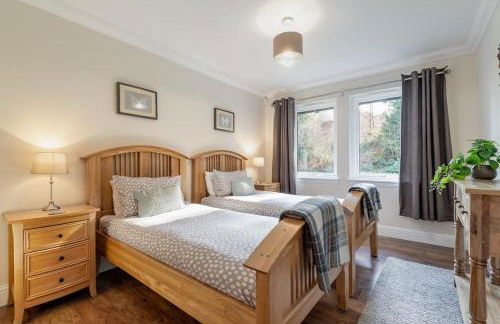 Scenic Oaklodge with wood burner - Photo 5