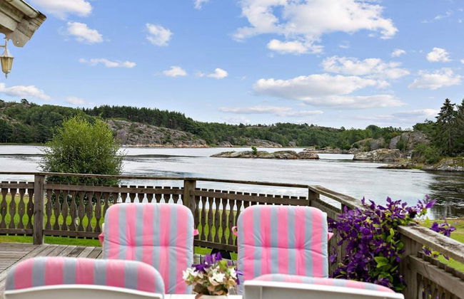 Seaside Cottage With Balcony and Grill - Photo 23