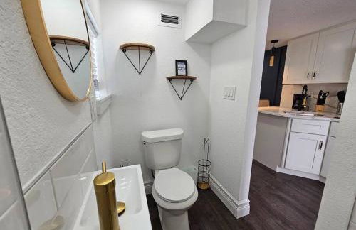 The Hideaway DT Orlando Tiny Home w Free Parking - Foto 26