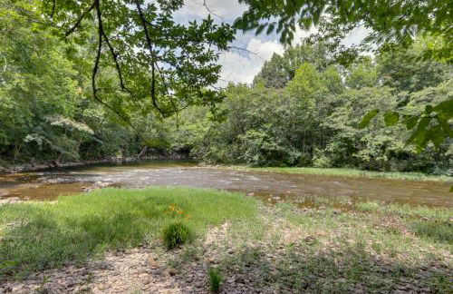 Riverfront Couples Retreat in Smoky Mountains! - Foto 23