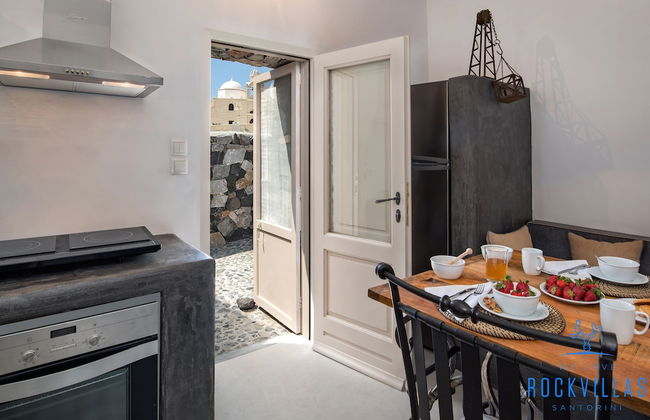 Rock Villas - Emporio | Pool, Jacuzzi, Castle View - Foto 48