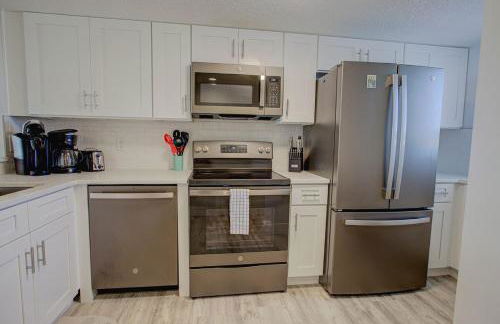 Beautiful Ocean Side 2 Bedroom Condo with Pool - Foto 35