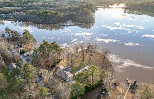 Ultimate Family Fun Lakehouse with pool and dock - Foto 37